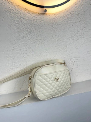 Krem Kapitone YENİSİ 3 Bölme Çapraz Çanta CB9520