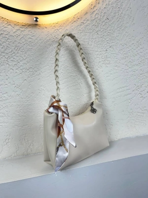 Krem Kolları Hasır Fularlı Kol Çanta CB6714