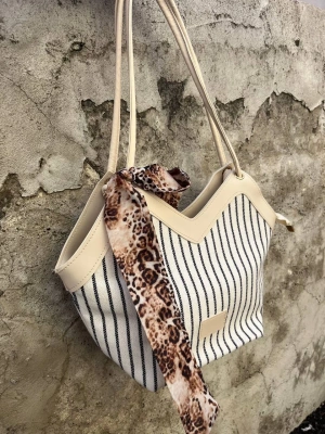 Krem Lacivert Çizgili Hasır Kol Çanta CB8194