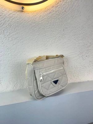 Krem Renk 2 Bölme Kapitone Orta Boy Çanta CB3697