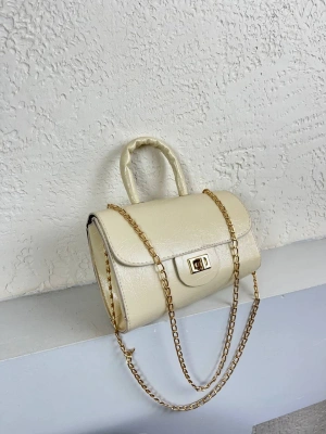 Krem Renk Kalıp Zincirli Çapraz Çanta CB8161