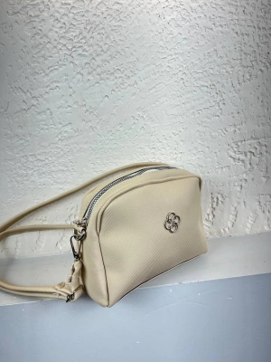 Krem Renk Lakos Çapraz Çanta CB4252
