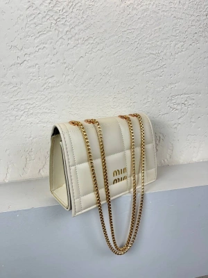 Krem Renk MUI Kapitone Zincirli Çanta CB7496