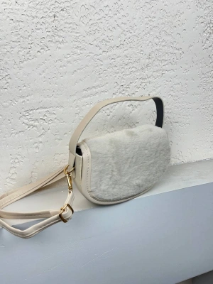 Krem Renk Peluş Çanta CB90913