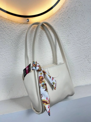 Krem Renk Yeni Fularlı Kol Çanta CB1444