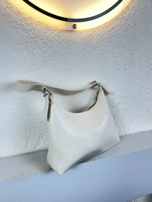 Krem Renk Yumuşak Baget Çanta CB9713