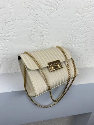 Krem Zincir Detaylı Çapraz Çanta CB9103