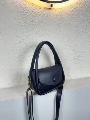 Lacivert Renk Yumuşak Deri Kampanya Çanta CB3663