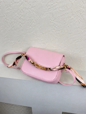 Pembe Fularlı Yeni Sezon Çanta CB9999