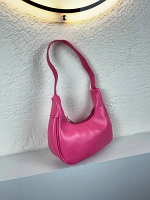 Pembe Renk Yumuşak Deri Baget Çanta CB2543
