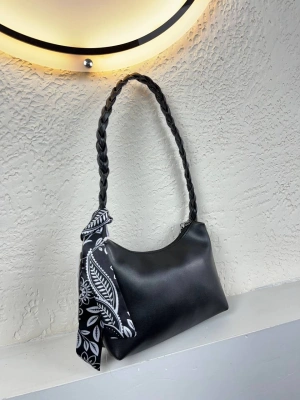 Siyah Kolları Hasır Fularlı Kol Çanta CB6714