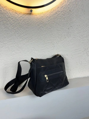 Siyah Renk 3 Bölme Çapraz Çanta CB2578