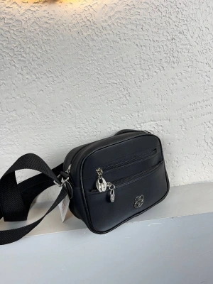 Siyah Renk 3 Bölme Çapraz Çanta CB29141