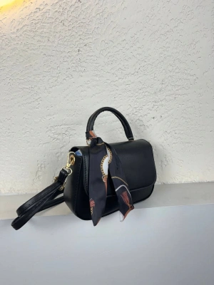 Siyah Renk Kalıp FULARLI Çanta CB0241