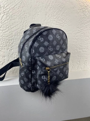 Siyah Renk Orta Boy Sırt Çanta