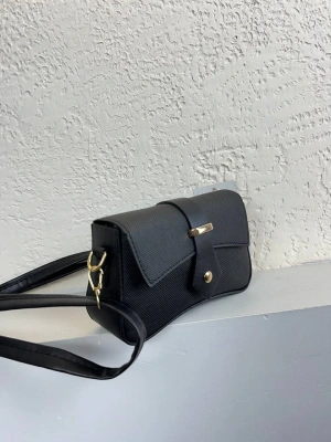 Siyah Renk Tokalı Çanta CB65446