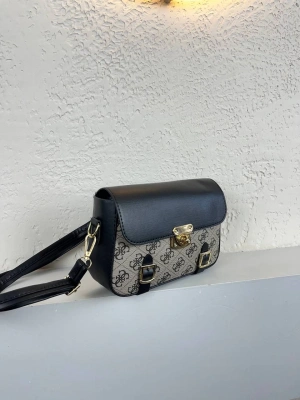 Siyah Renk Vizon Detaylı Kemerli Çanta CB0691