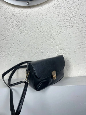 Siyah Renk Yeni Çanta CB8714