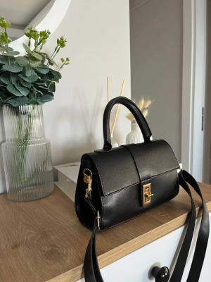 Siyah Renk YENİ Çanta SARE2025