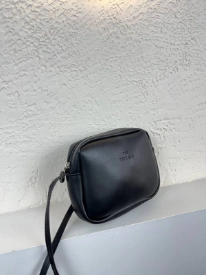 Siyah Renk Yumuşak Deri TONY Çanta CB1294