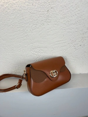 Taba Renk Kalıp Önü Kilitli Çanta CB9131