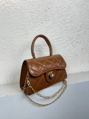 Taba Renk Kapitone Zincirli Çanta CB8134