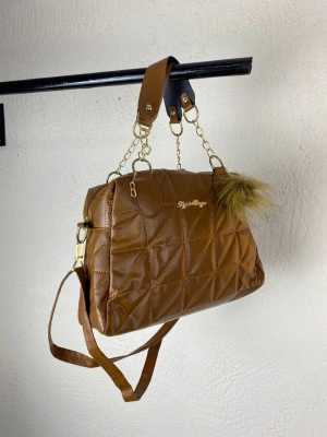 Taba Renk Ponpon hediyeli Zincirli Çapraz Çanta CB7826