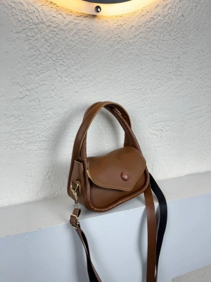 Taba Renk Yumuşak Deri Kampanya Çanta CB3663