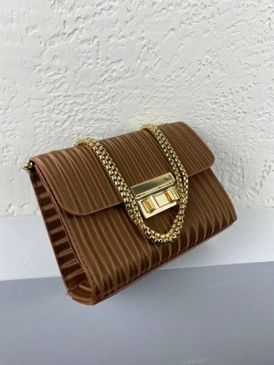 Taba Zincir Detaylı Çapraz Çanta CB9103