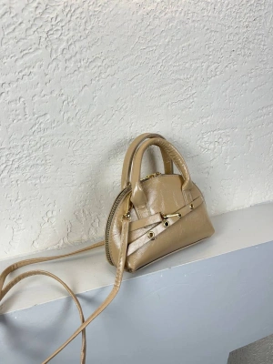 Vizon Renk Önü Tokalı Kalite Çanta CB90171