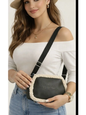 Yeşil Renk Yanları Peluş Çanta CB88141