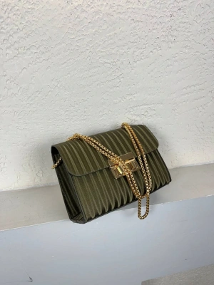 Yeşil Zincir Detaylı Çapraz Çanta CB9103