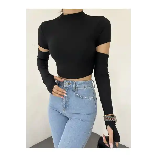 Dik Yaka Kolları Dekolte Detaylı Crop Bluz