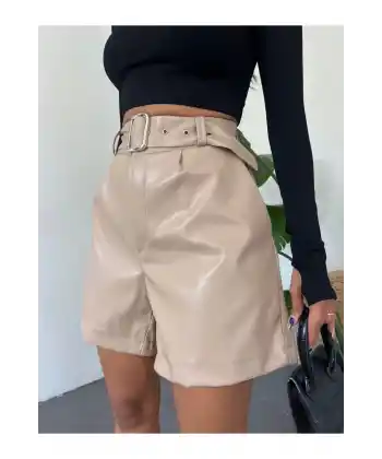 Suni Deri Kemerli Boyfriend Şort Krem