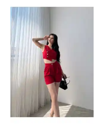 Kruvaze Yaka Düğme Detaylı Crop Yelek Ve Şort İkili Takım