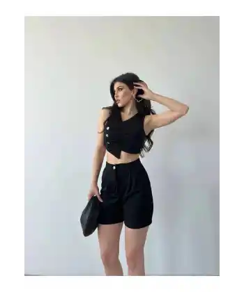 Kruvaze Yaka Düğme Detaylı Crop Yelek Ve Şort İkili Takım