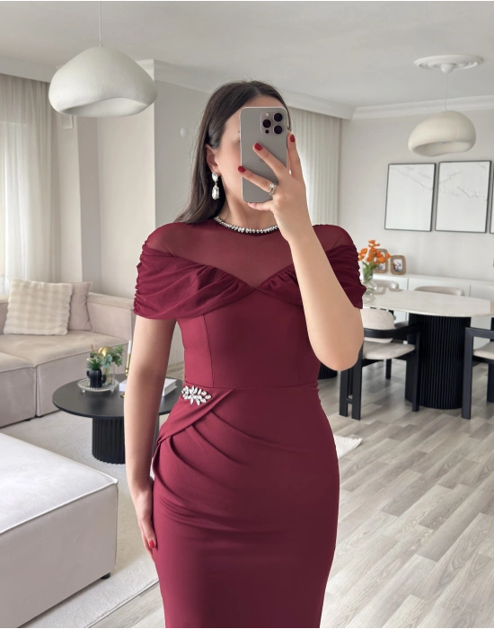 MİTA TAŞ YAKA DRAPELİ BORDO ELBİSE
