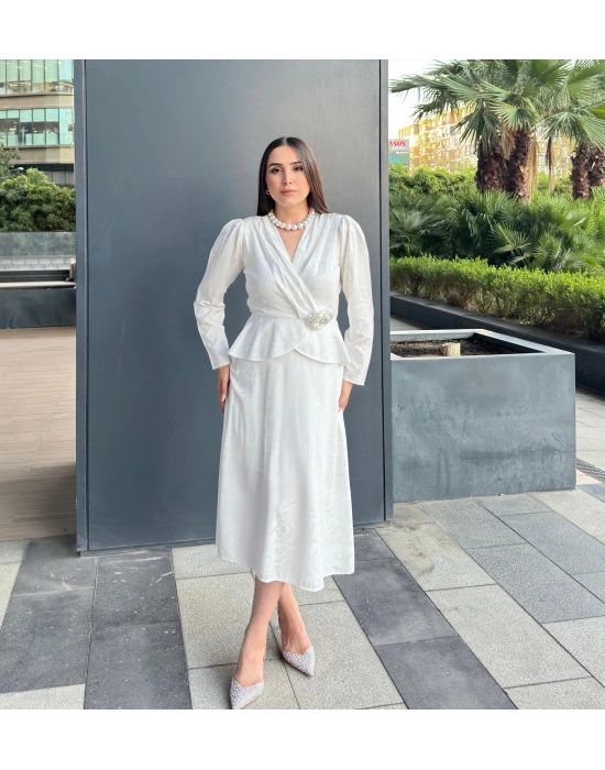 ADELA SATEN KRUVAZE YAKA BEYAZ ELBİSE