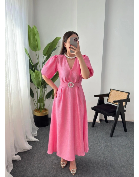 ARİA PARLAK KUMAŞ KRUVAZE YAKA KEMERLİ PEMBE ELBİSE
