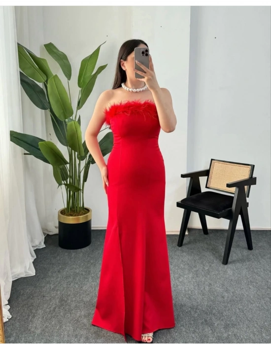 CARMEN KIRMIZI TÜYLÜ STRAPLEZ ELBİSE
