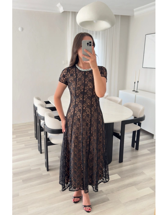 ELERA DANTEL TAŞ YAKA DETAYLI ELBİSE