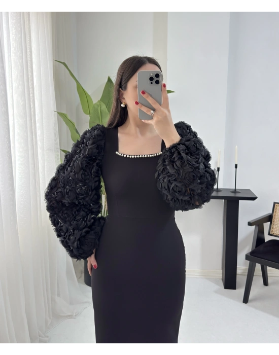 FLORA İNCİ KARE YAKA ÇİÇEK GÜPÜR DETAYLI SİYAH ELBİSE