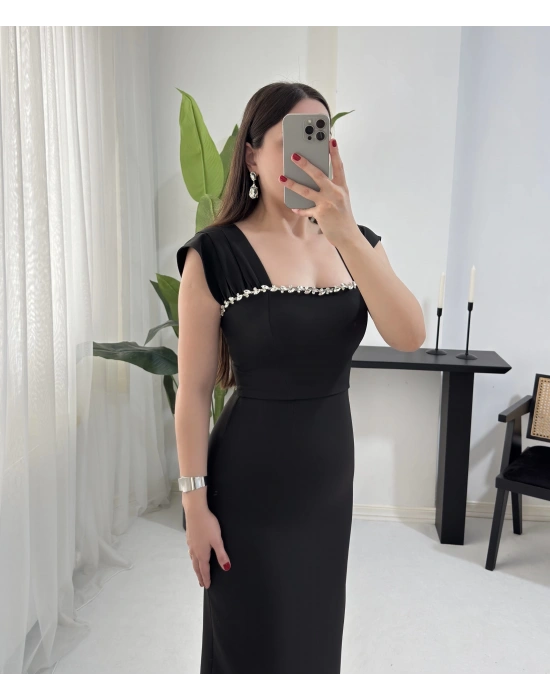 HOLLY TAŞ YAKA SİYAH ELBİSE