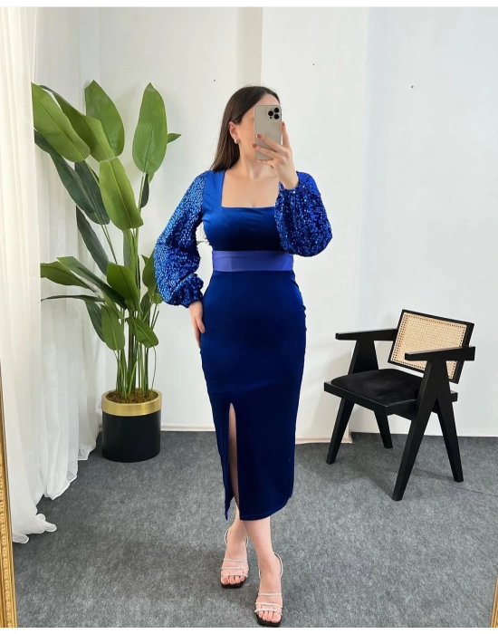 KİRİ PAYET İŞLEMELİ KARE YAKA KADİFE SAKS ELBİSE