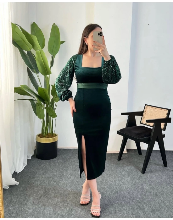 KİRİ PAYET İŞLEMELİ KARE YAKA KADİFE ZÜMRÜT ELBİSE