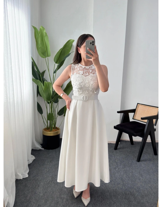 MİLANA ÇİÇEKLİ DETAYLI KEMERLİ BEYAZ ELBİSE