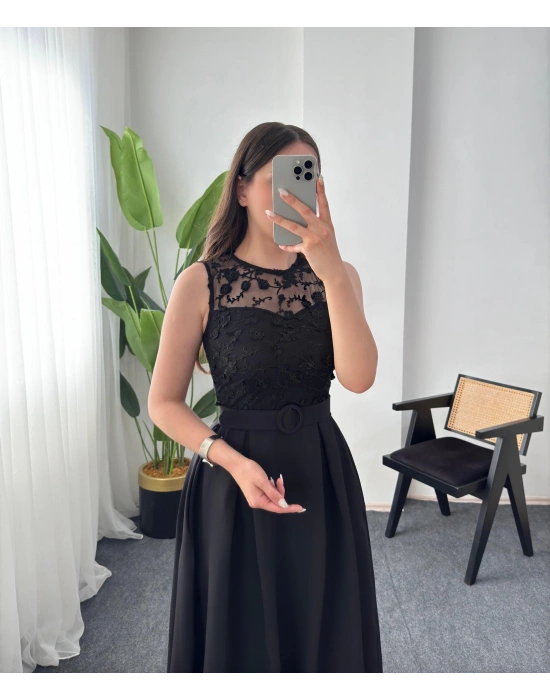 MİLANA ÇİÇEKLİ DETAYLI KEMERLİ SİYAH ELBİSE