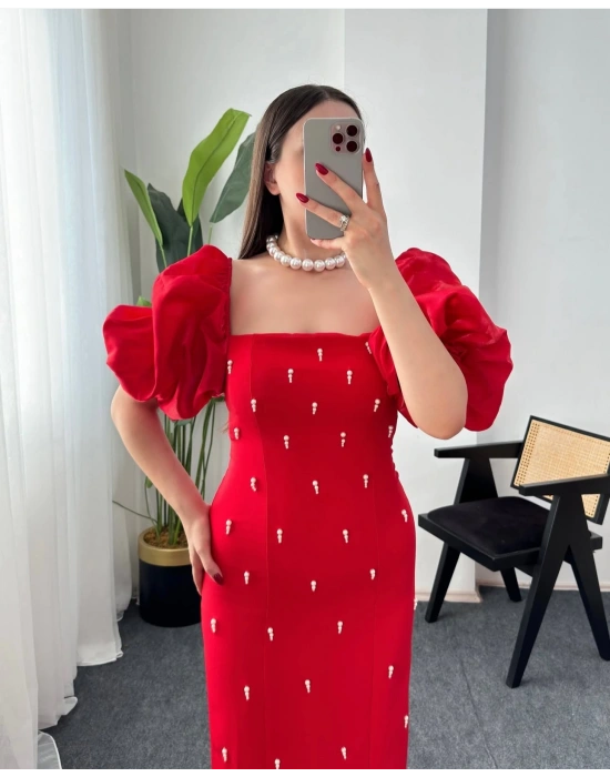 MOİRA KARE YAKA BALON KOL İNCİ İŞLEMELİ KIRMIZI ELBİSE