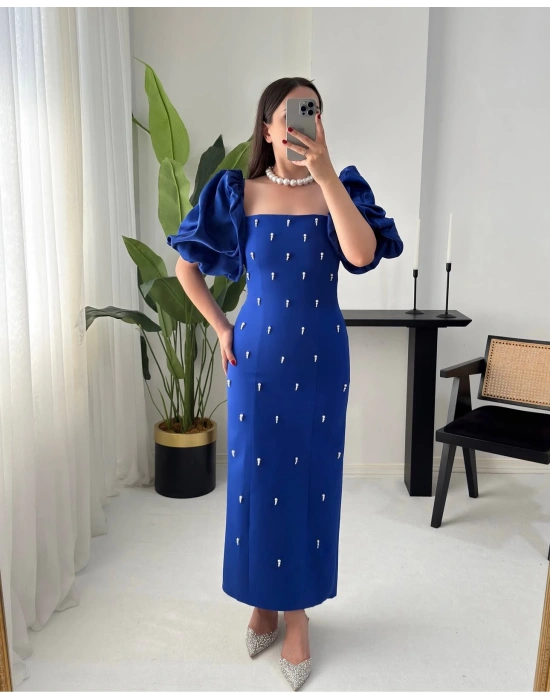 MOİRA KARE YAKA BALON KOL İNCİ İŞLEMELİ SAKS ELBİSE