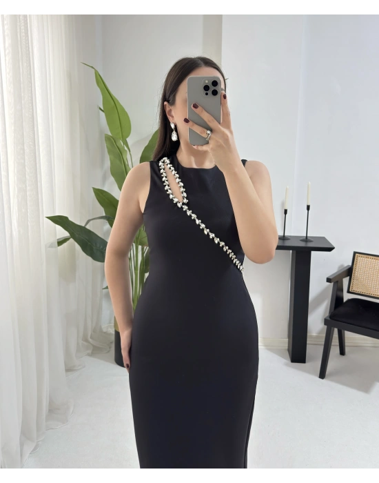 NİNA TAŞ YAKA SİYAH ELBİSE